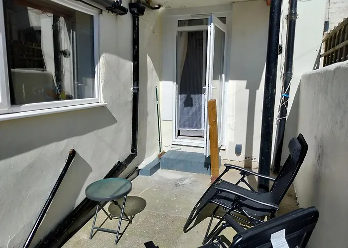 170 Victoria Road - 1 Bed Ground Floor Flat
