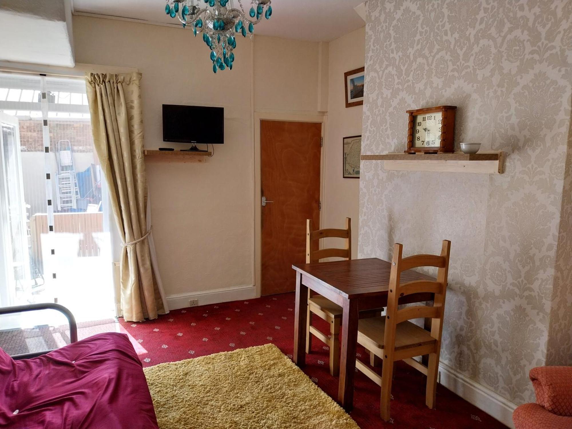 170 Victoria Road - 1 Bed Ground Floor Flat Apartment