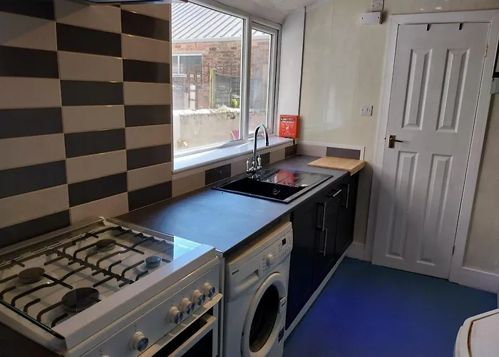 170 Victoria Road - 1 Bed Ground Floor Flat