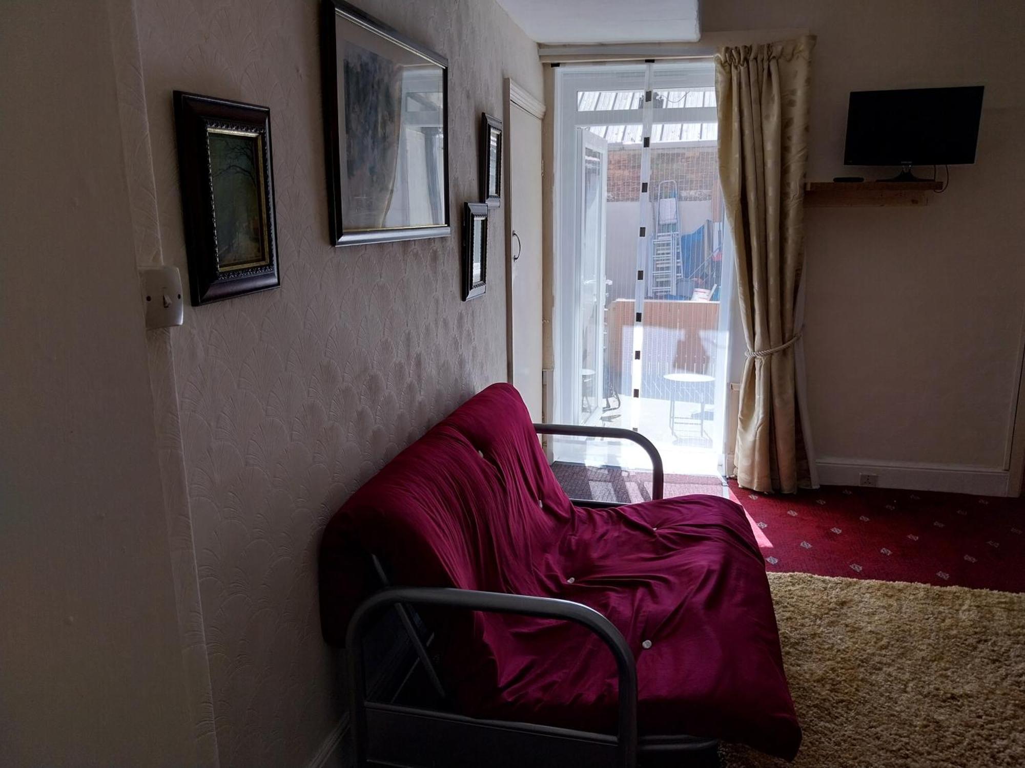 Apartment 170 Victoria Road - 1 Bed Ground Floor Flat