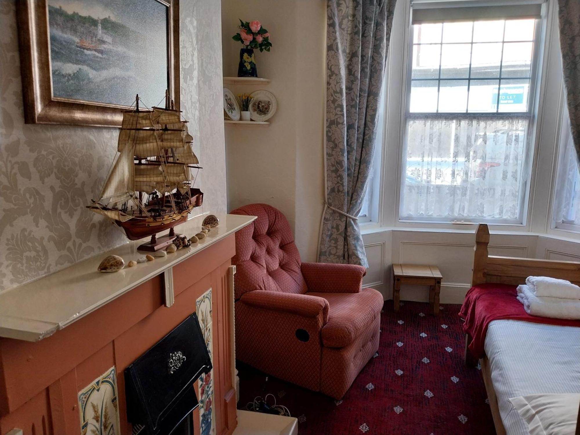 170 Victoria Road - 1 Bed Ground Floor Flat Apartment
