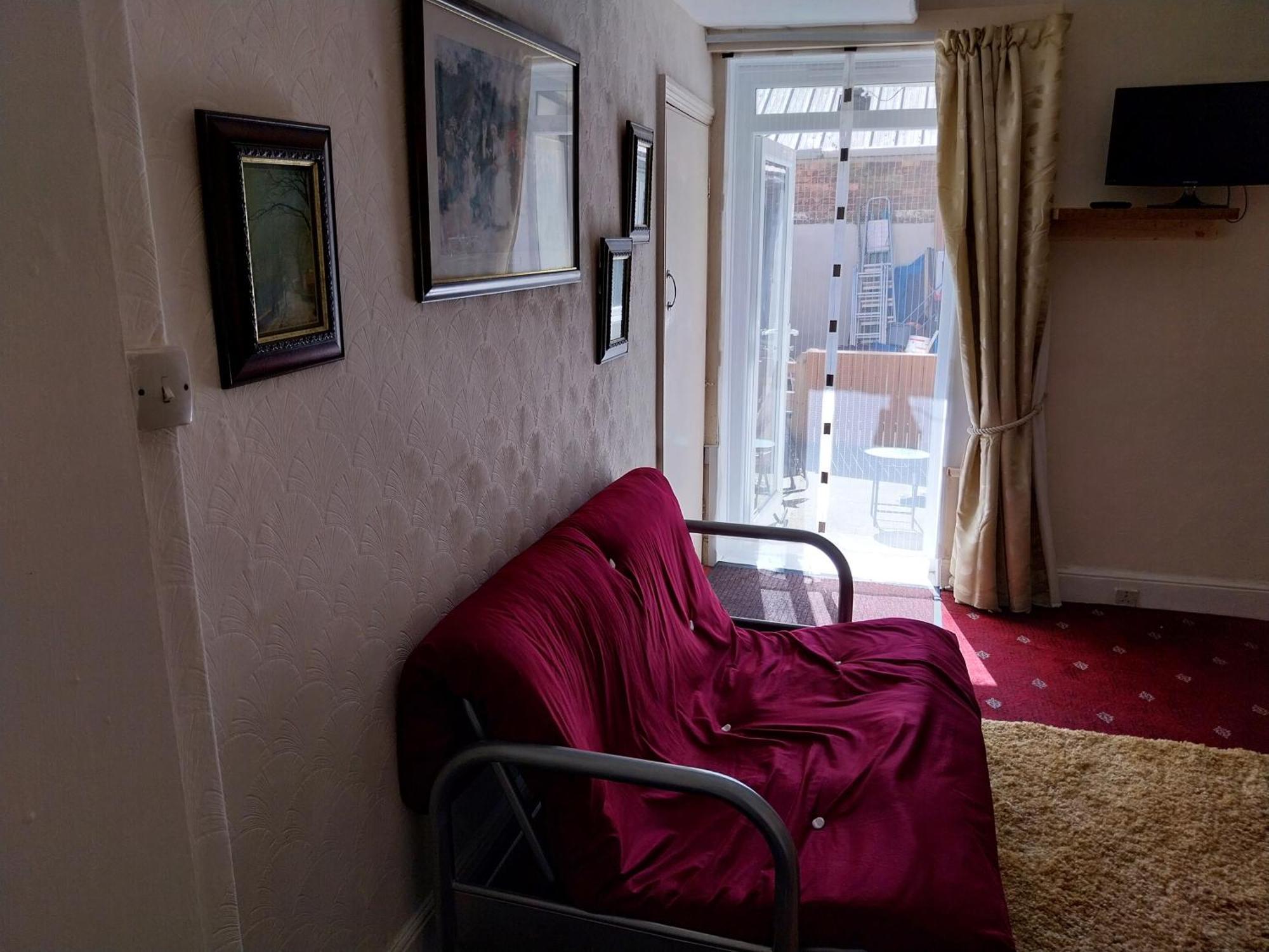 Apartment 170 Victoria Road - 1 Bed Ground Floor Flat