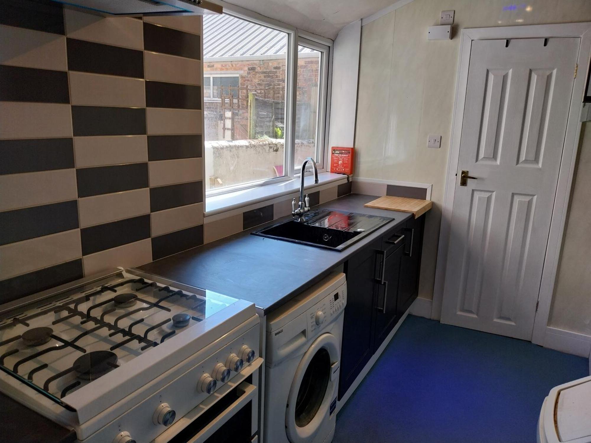 170 Victoria Road - 1 Bed Ground Floor Flat